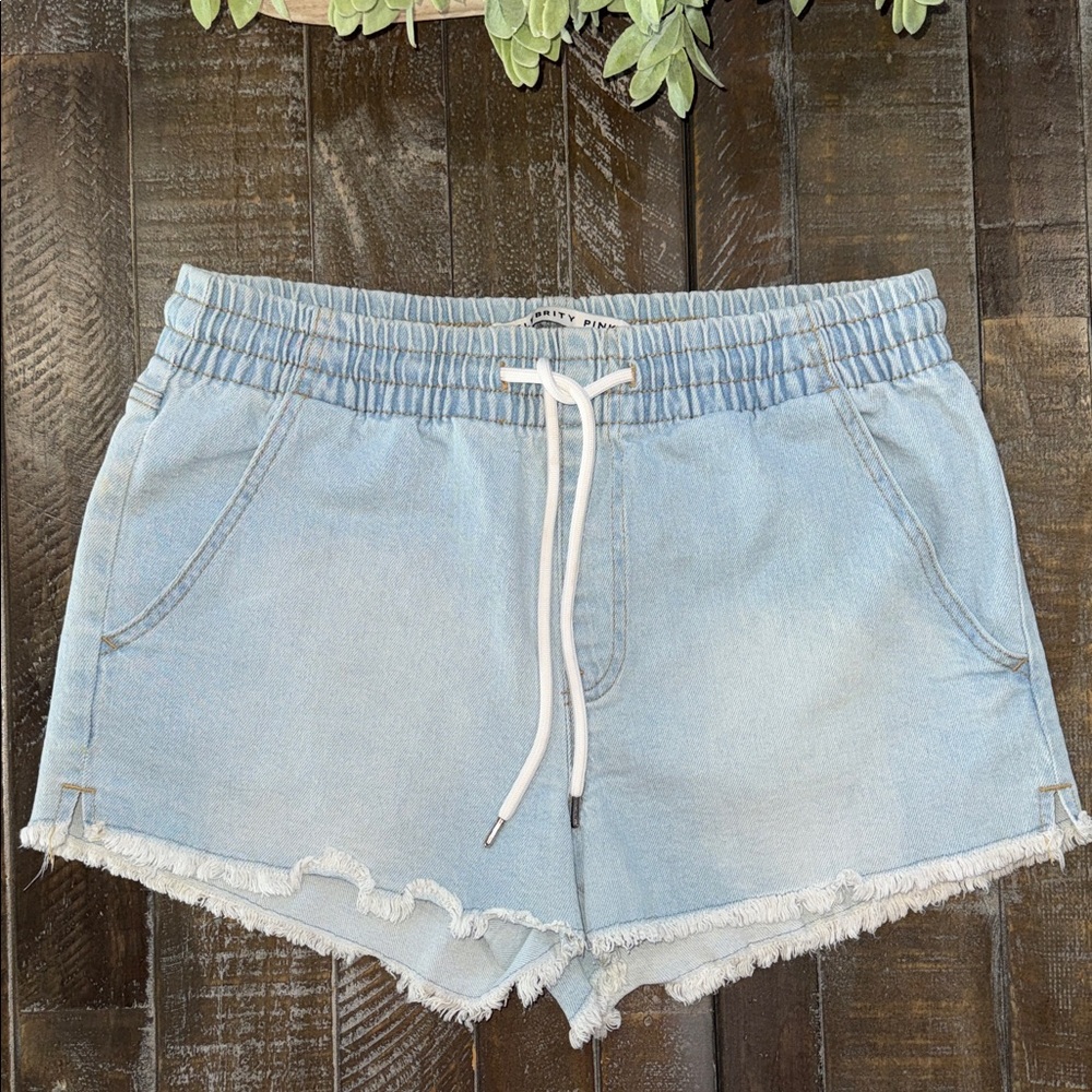 Celebrity Pink The Easy Pull-On Denim Shorts Light Wash Frayed Hem - MEDIUM - Picture 2 of 6